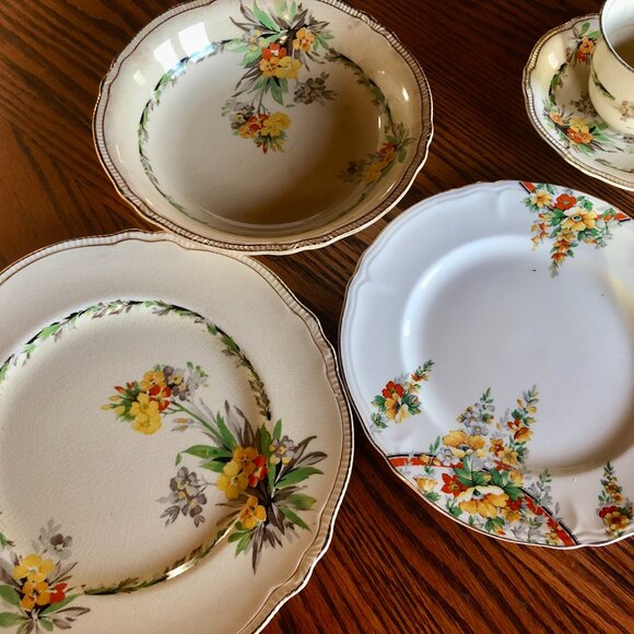 Assorted Set of Vintage Royal Winton Grimwades China Dinnerware - Picture 3 of 7